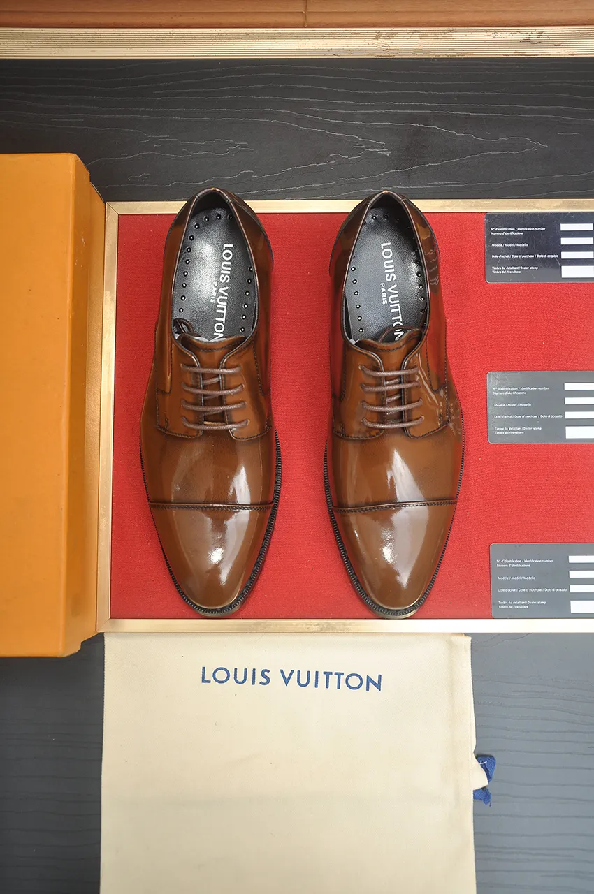 Men's men's shoes 💰500💶 [LV] (original single cowhide lining) 🍀LV's latest genuine leather business suit shoes are launched simultaneously on the official website. The first-layer cowhide imported from Italy is made of heavy gold, 💥official website 1:1 rubber outsole. Versatile to wear, high-end without losing class, and the color combination is extraordinary. This four-season style is alluring when worn on your feet, showing off your big-name flair. Standard code 38-45 (45 customized)